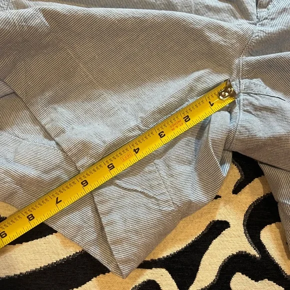 The North Face pinstripe shorts size 6 - Picture 5 of 9